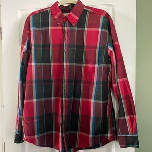 Men’s plaid button up shirt
